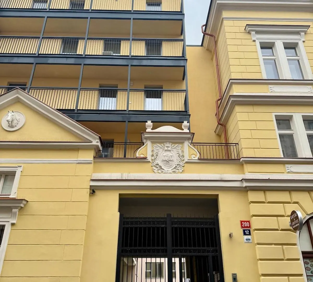 Apartment With Free Garage Parking Praha