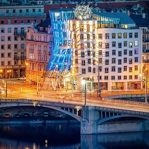 Dancing House - Tancici Dum Отель