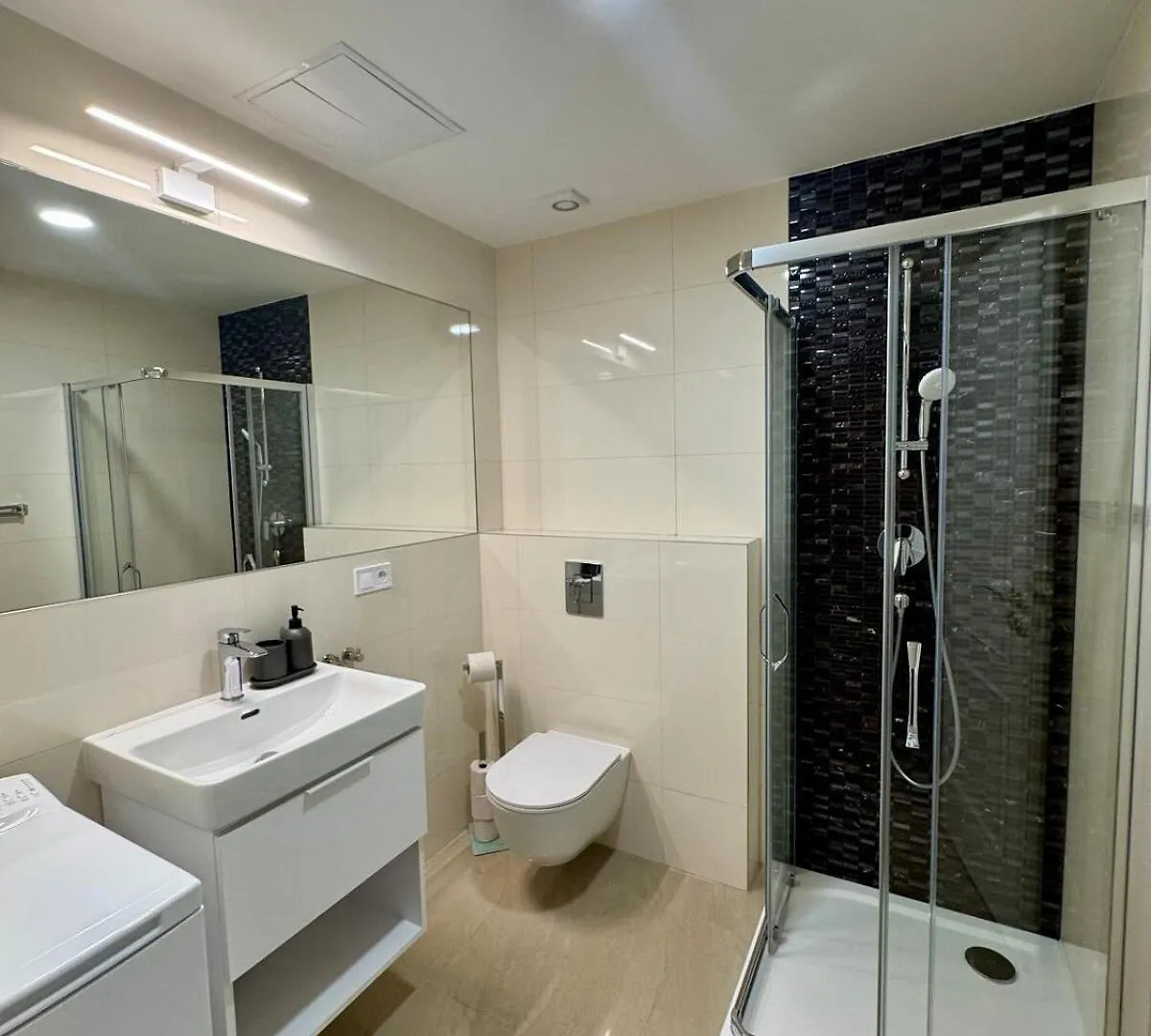 Apartment With Free Garage Parking Praga República Checa